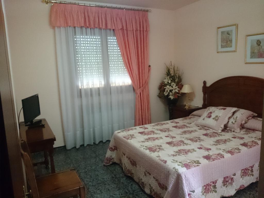 Hostal El Violi Cardona Exterior foto